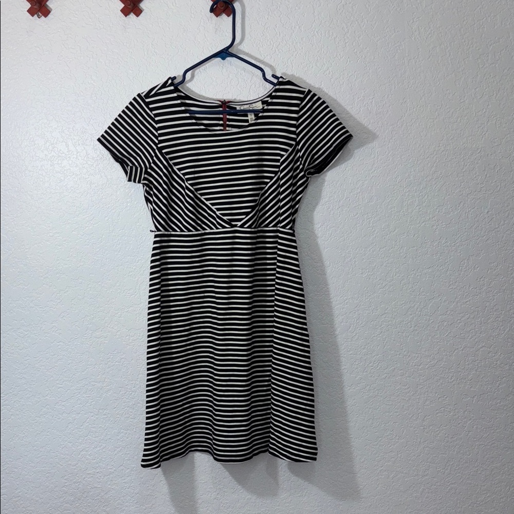 Jessica Simpson Black and White Striped Dress size is medium.
